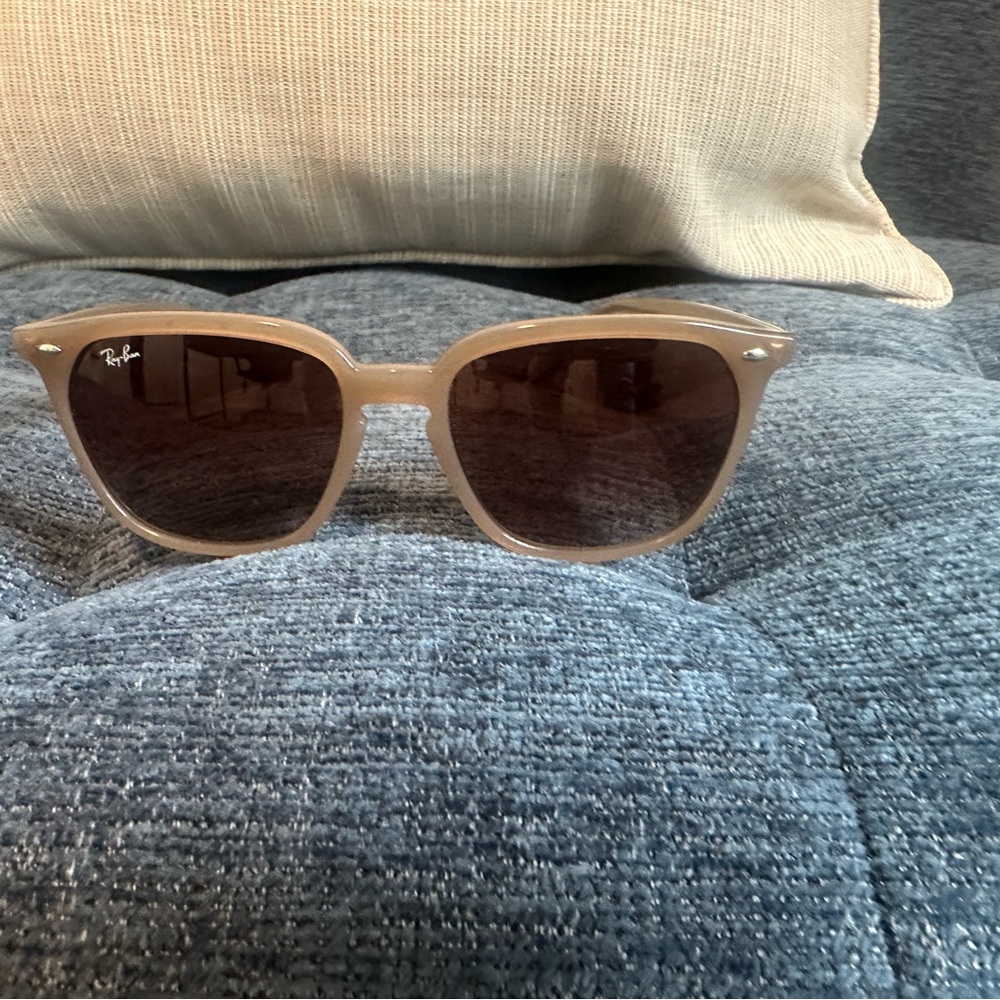Ray-Ban Tan Wayfarer Sunglasses Classic Style